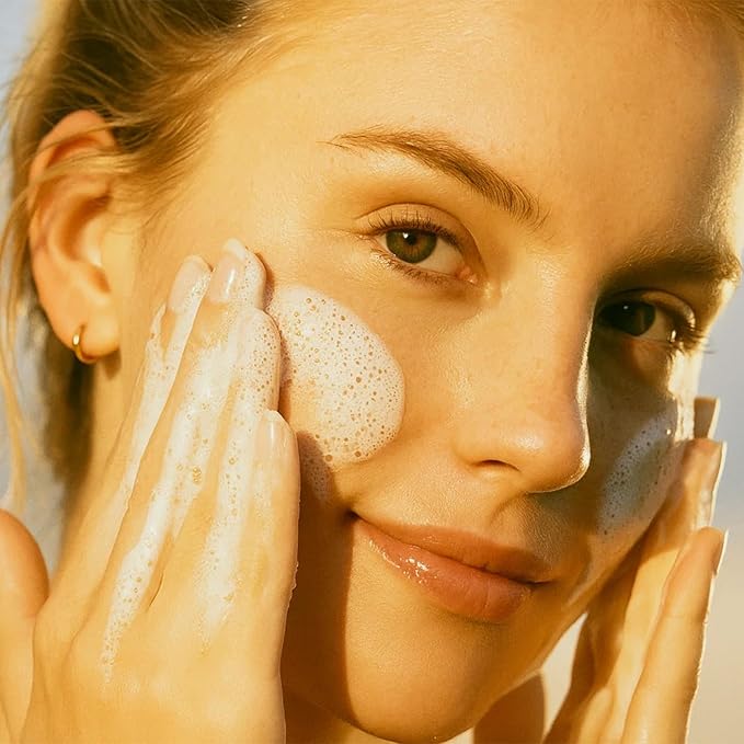 LE GUSHE Heartleaf Foam Face Wash - Gentle Facial Cleanser for Deep Cleansing - With Cica & Hyaluronic Acid - Soothing Face Wash for Women - Inspired by Korean Skin Care (150 ml/5.07 fl oz)