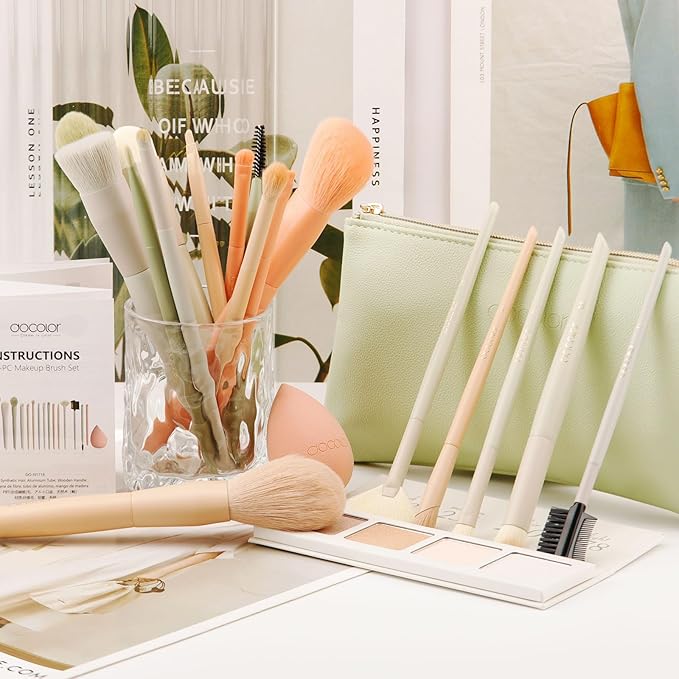 Docolor Makeup Brushes 17 Pcs with Makeup Bag and Makeup Sponge and Brush Protector Morandi Makeup Brush Set Premium Synthetic hair makeup brush Wooden handle Gift Box