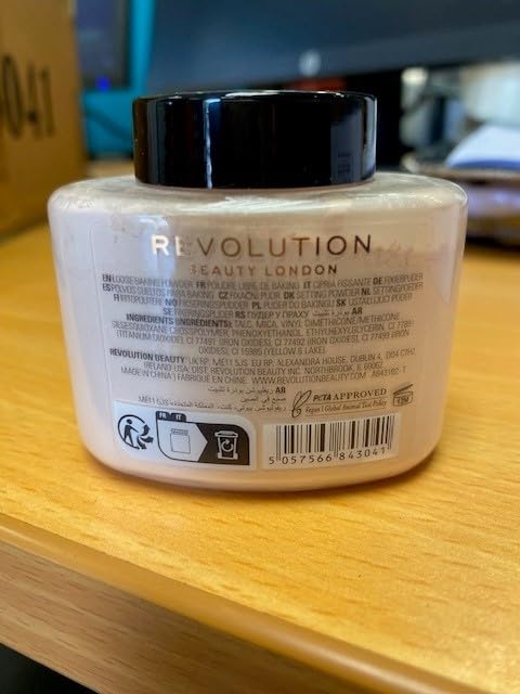 Revolution Beauty London, Loose Baking Powder, Makeup Setting Powder, Long-Lasting Coverage, Mattifies & Reduces Shine, Peach, 1.12 oz