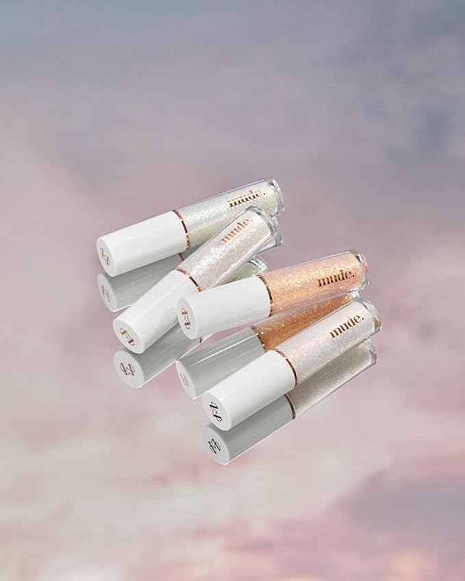 Dreamy Liquid Glitter 02 Gold Glory with Thin Applicator from Shimmering to Bold Glitter in One Multi-Dimensional Finish with Long Wearing Formula