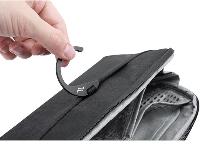 Peak Design Small Wash Pouch, Black, Weatherproof Travel Toiletry Bag, Upright or Hanging Toiletry Kit with Pockets, Magnetic Toothbrush Pocket, Wide UltraZip Opening, Toiletry Bag for Men and Women