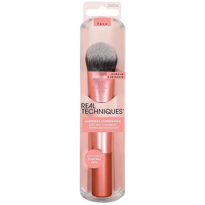 Real Techniques Seamless Complexion Makeup Brush, For Foundation, Primer, & Moisturizer, Multipurpose Foundation Brush Or Skincare Tool, Streak-Free, Buildable Coverage & Natural Finish, 1 Count