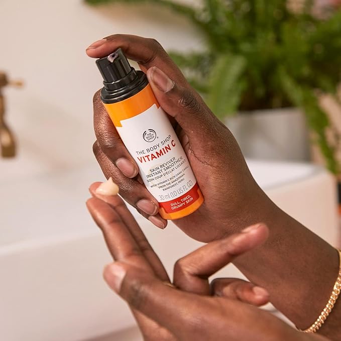 The Body Shop Vitamin C Skin Boost Instant Smoother – Refreshing, Skin-Softening Serum for Youthful Skin – Vegan – 1 oz