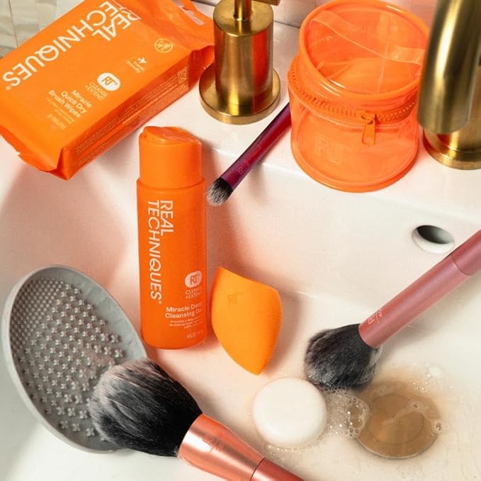 Real Techniques Miracle Deep Cleansing Gel, Makeup Brush & Sponge Cleaner Shampoo for Makeup Tools, Vegan & Cruelty-Free, 4 fl. oz./118 ml Bottle