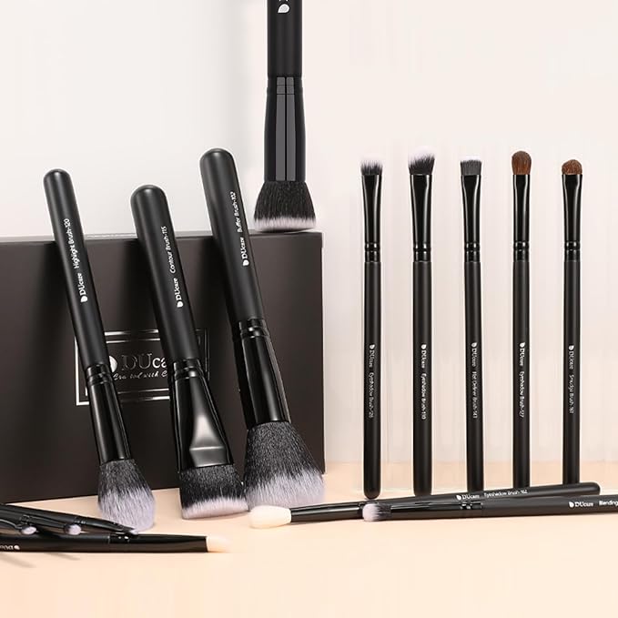 DUcare Makeup Brushes 15Pcs Premium Synthetic Kabuki Makeup Brush Set, Professional Foundation Concealers Powder Blush Blending Face Eye Shadows Black Brush Sets