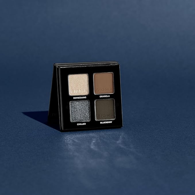 Sigma Beauty Quad Eyeshadow Palette – Makeup Eyeshadow Quad with a Buttery Soft Formula and Buildable, Blendable Shades for a Flawless Eye Look, Designed for All Day Wear (Blueberry Parfait)