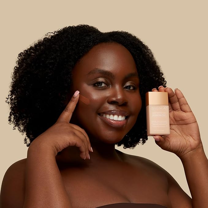 Sigma Beauty Skin Perfector – Hydrating Skin Tint Foundation for Lightweight, Buildable Coverage, With Hyaluronic Acid, Niacinamide Serum, and More (6 Dark Rich Tint, 1.12oz)