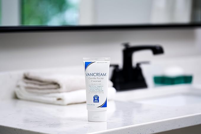 Vanicream Gentle Facial Cleaner, 2.5 Fl Oz, Formulated without Common Irritants for Sensitive Skin, Removes Makeup, Dirt & Excess Oils, Non-Comedogenic, pH-Balanced Face Wash