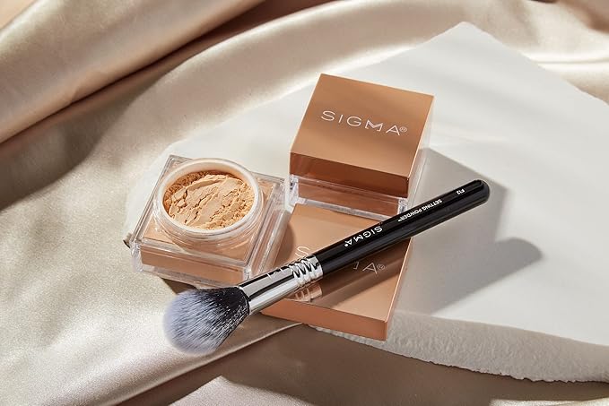 Sigma Beauty Soft Focus Setting Powder – Silky Smooth, Lightweight Loose Setting Powder for Setting Makeup, Blurring Powder Reduces the Look of Pores, Lines & Wrinkles (Buttermilk, Light Beige Matte)