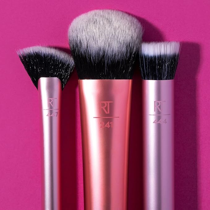 Real Techniques Seamless Complexion Makeup Brush, For Foundation, Primer, & Moisturizer, Multipurpose Foundation Brush Or Skincare Tool, Streak-Free, Buildable Coverage & Natural Finish, 1 Count