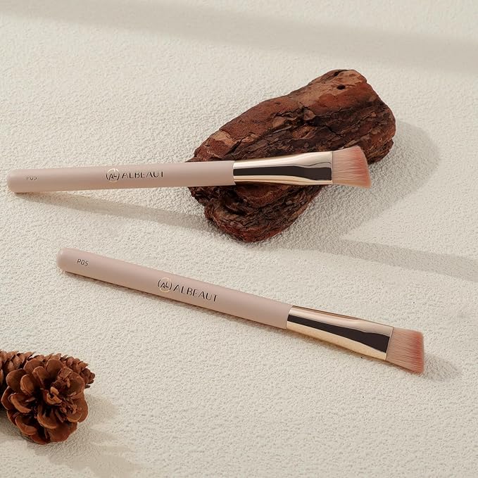 Triangle Concealer Brush, Angled Under Eye Brightening Brush for Liquid Cream Powder Small Nose Contour Foundation Makeup Brush
