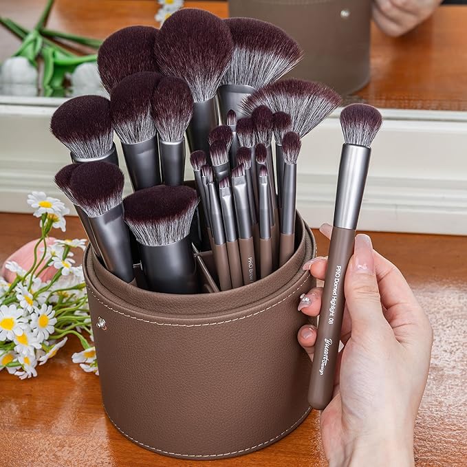 Bueart Design 26 Pcs Chocolate-colored Gift Makeup Brushes Set with Extra Large Holder,Elegant Make up Brushes for Foundation,Face Blending Powder, Contour, Highlight, Concealer, Eyeshadow