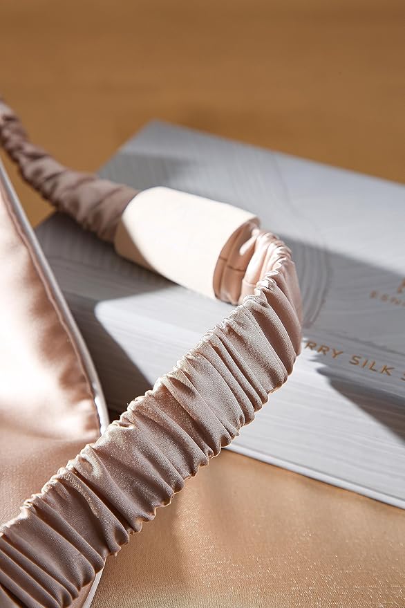 Super Soft Eye Masks with Adjustable Strap Bedroom Décor 22-Momme Mulberry Silk Sleep Mask Ultra Comfort Deep Relaxation Ideal Present for Her Holiday Present for Christmas