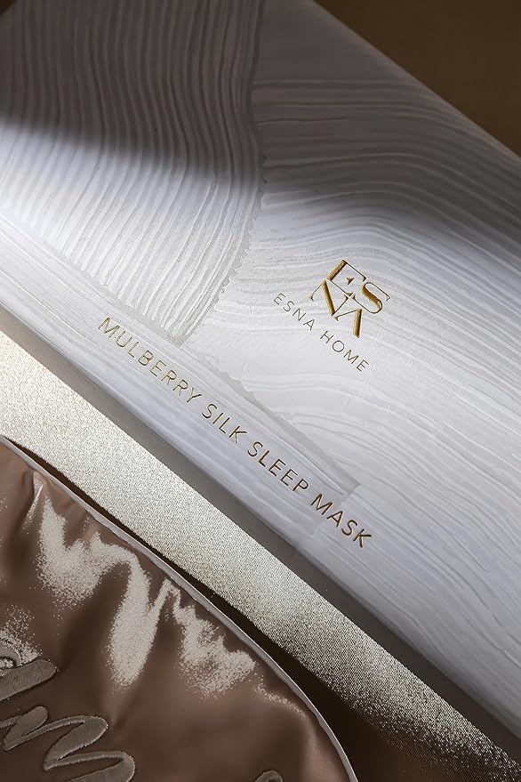 Super Soft Eye Masks with Adjustable Strap Bedroom Décor 22-Momme Mulberry Silk Sleep Mask Ultra Comfort Deep Relaxation Ideal Present for Her Holiday Present for Christmas
